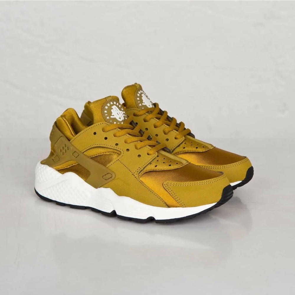 Nike Hurrachi Green gold sneakers